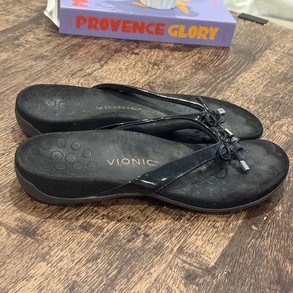 Vionic Black Sandals Sleek Comfortable Design - Picture 1 of 5